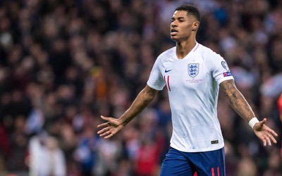 海德电竞独家-B费与索帅拥抱