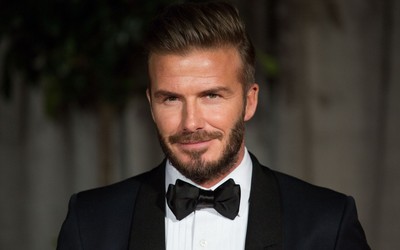 海德电竞热评-伊萨克抢断门将大脚后吊射